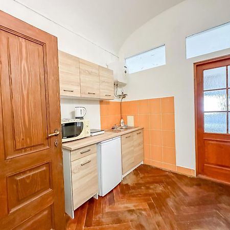 Old Town Apt. A/C And Parking Банська Бистриця Екстер'єр фото